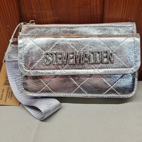 Steve Madden Silver Larger Wristlet NWT - Picture 2 of 4